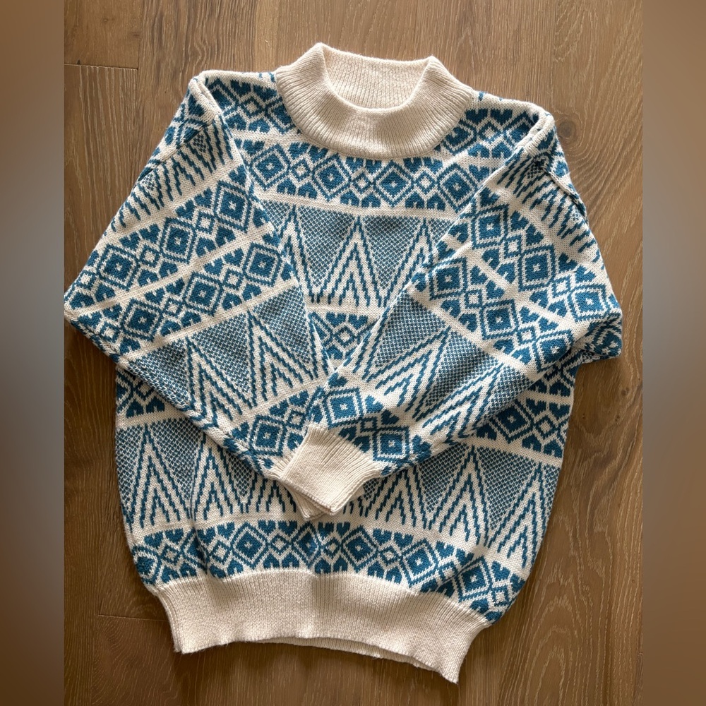 Vintage Blue and White Patterned Sweater
